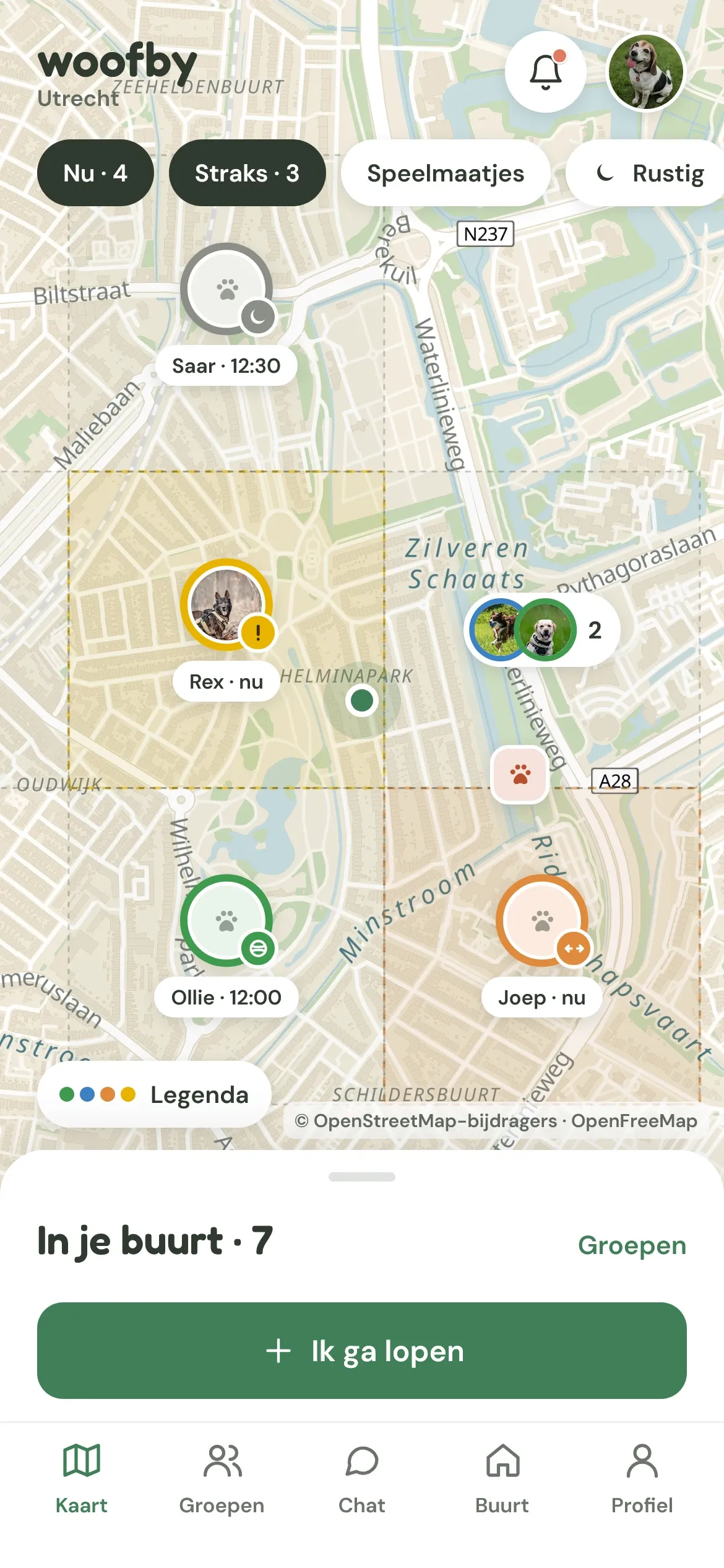 De kaart in de app: honden van buren staan midden in hun vak van ongeveer 500 meter, niet op hun echte plek.