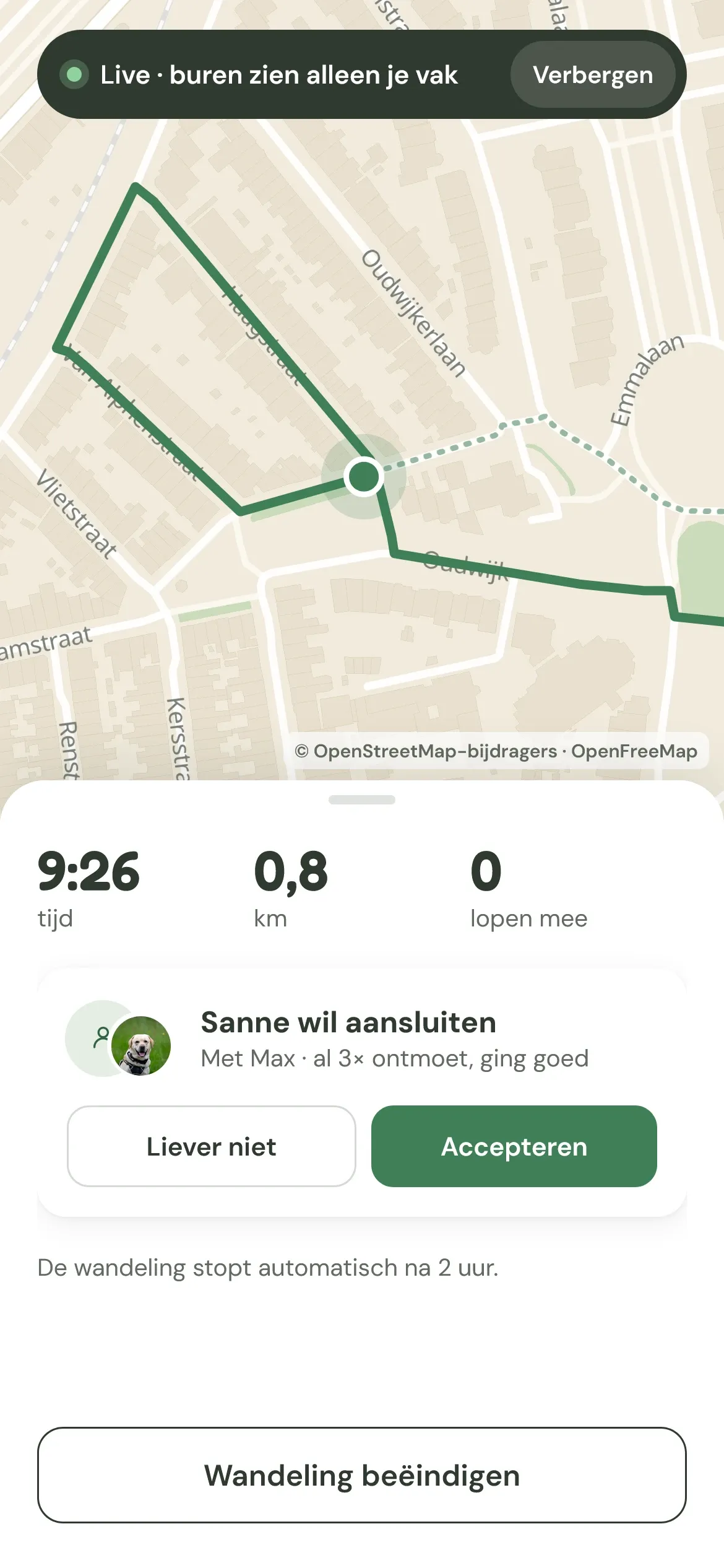 Een actieve wandeling met een verzoek van Sanne om aan te sluiten, met knoppen om te accepteren of te weigeren.